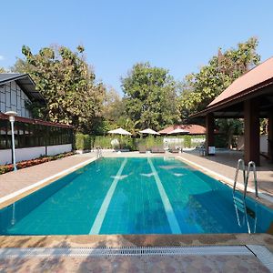 Oyo 557 Tong House Resort
